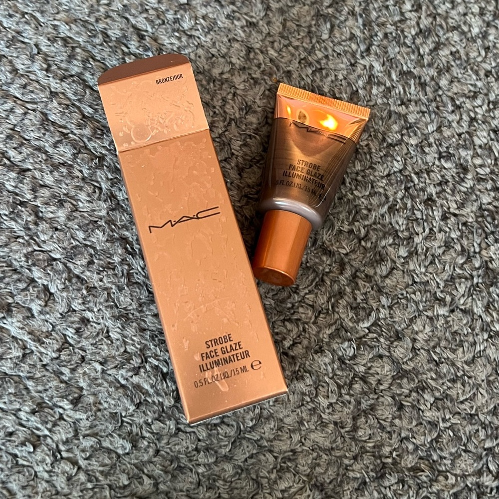 MAC Cosmetics Strobe Face Glaze Bronzer